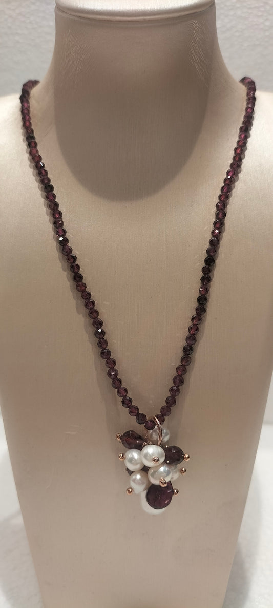 bouquet necklace - garnet